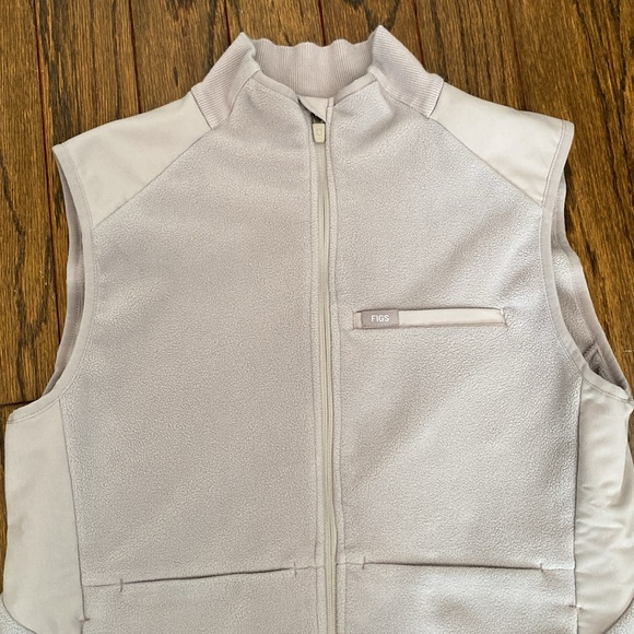 FIGS Light Gray Fleece Vest - Picture 2 of 10